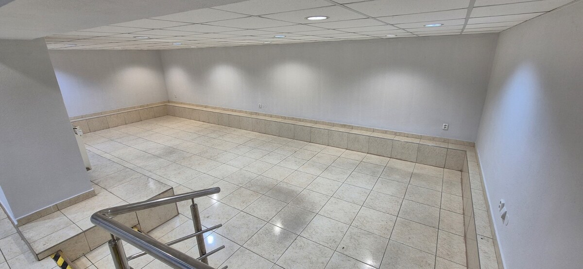 Na prenájom obchodný priestor 72m2 Nové Zámky- suterén — foto 2