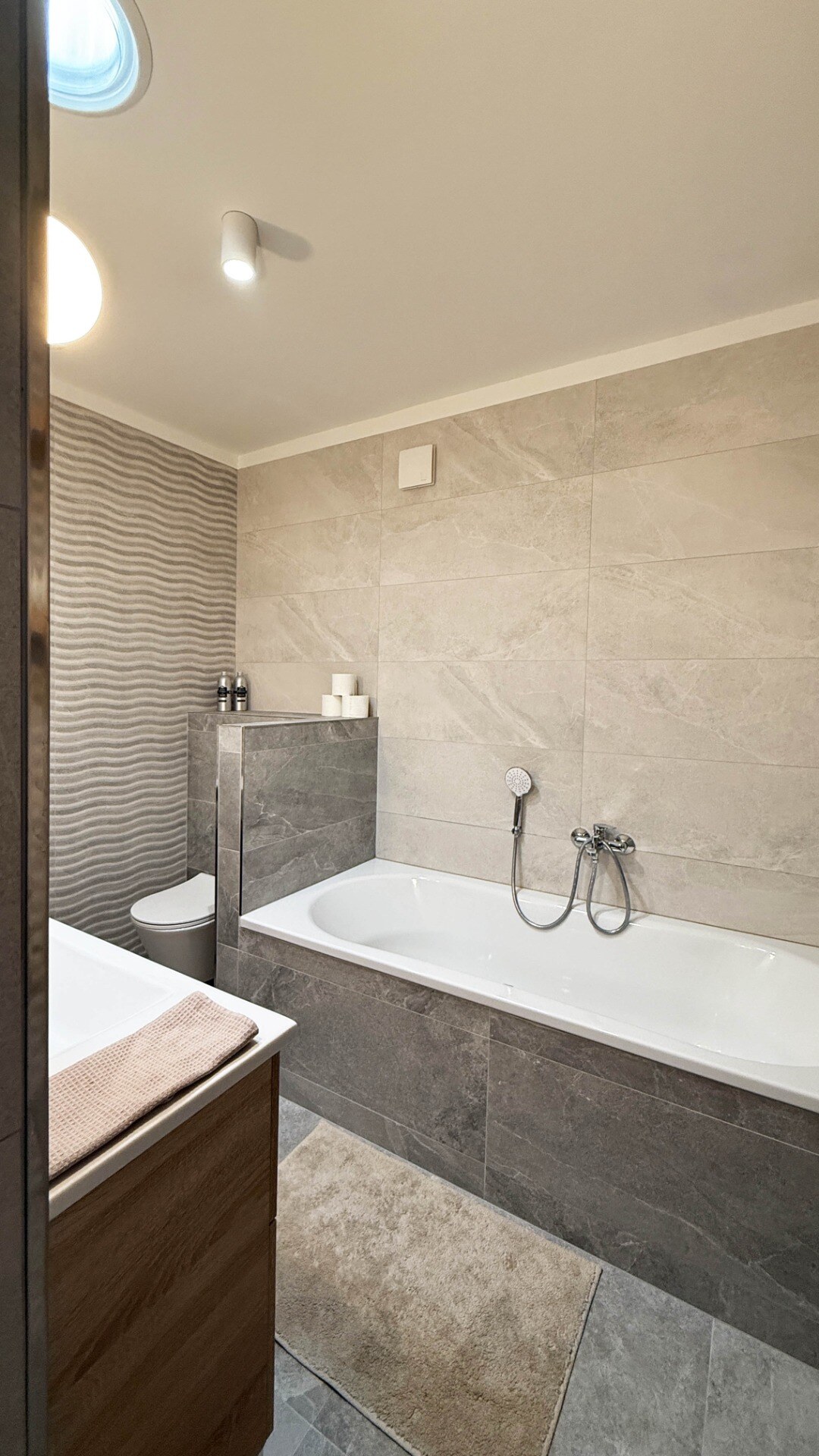 Na prenájom TOP nadštand. 3 izbový čiast. zariad. byt 125m2 Nové Zámky — foto 7
