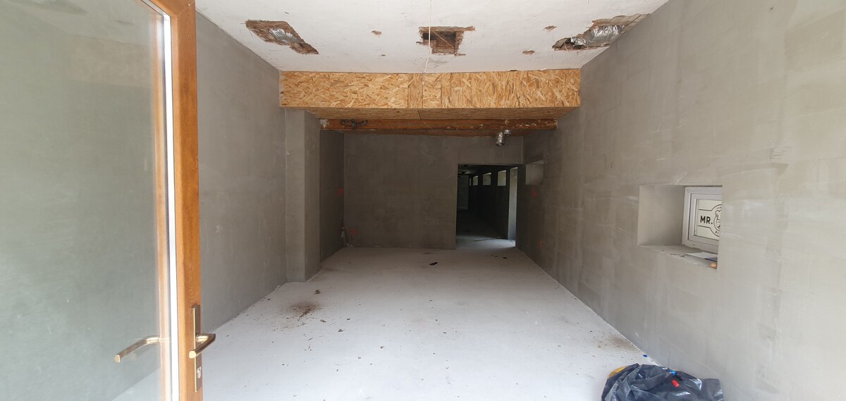 Atraktívna možnosť kúpy obchodných priestorov v centre- Nové Zámky — foto 4