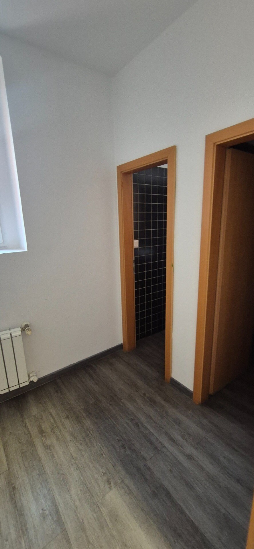 Na prenájom VOĽNÉ kancel. priestory 28-60 m2 - Nové Zámky — foto 11