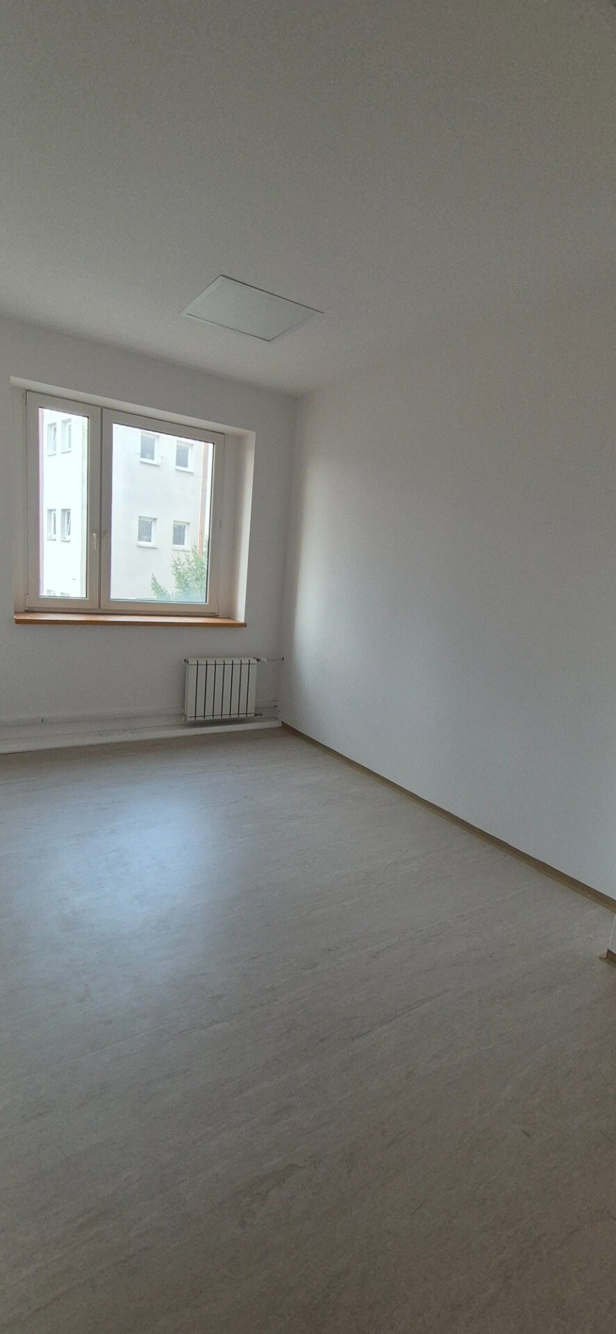 Na prenájom VOĽNÉ kancel. priestory 28-60 m2 - Nové Zámky — foto 4