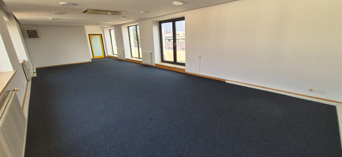 Na prenájom VOĽNÉ kancel. priestory 28-60 m2 - Nové Zámky — foto 7