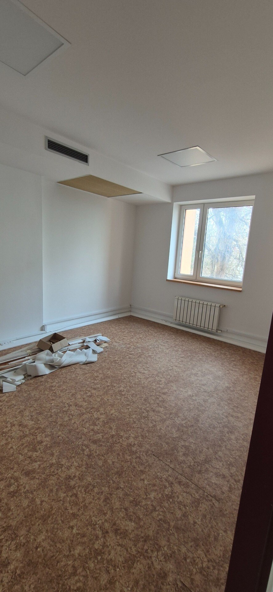 Na prenájom VOĽNÉ kancel. priestory 28-60 m2 - Nové Zámky — foto 8