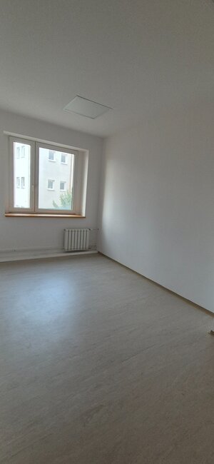 Na prenájom VOĽNÉ kancel. priestory 28-60 m2 - Nové Zámky — foto 4
