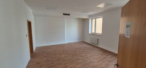 Na prenájom VOĽNÉ kancel. priestory 28-60 m2 - Nové Zámky — foto 5