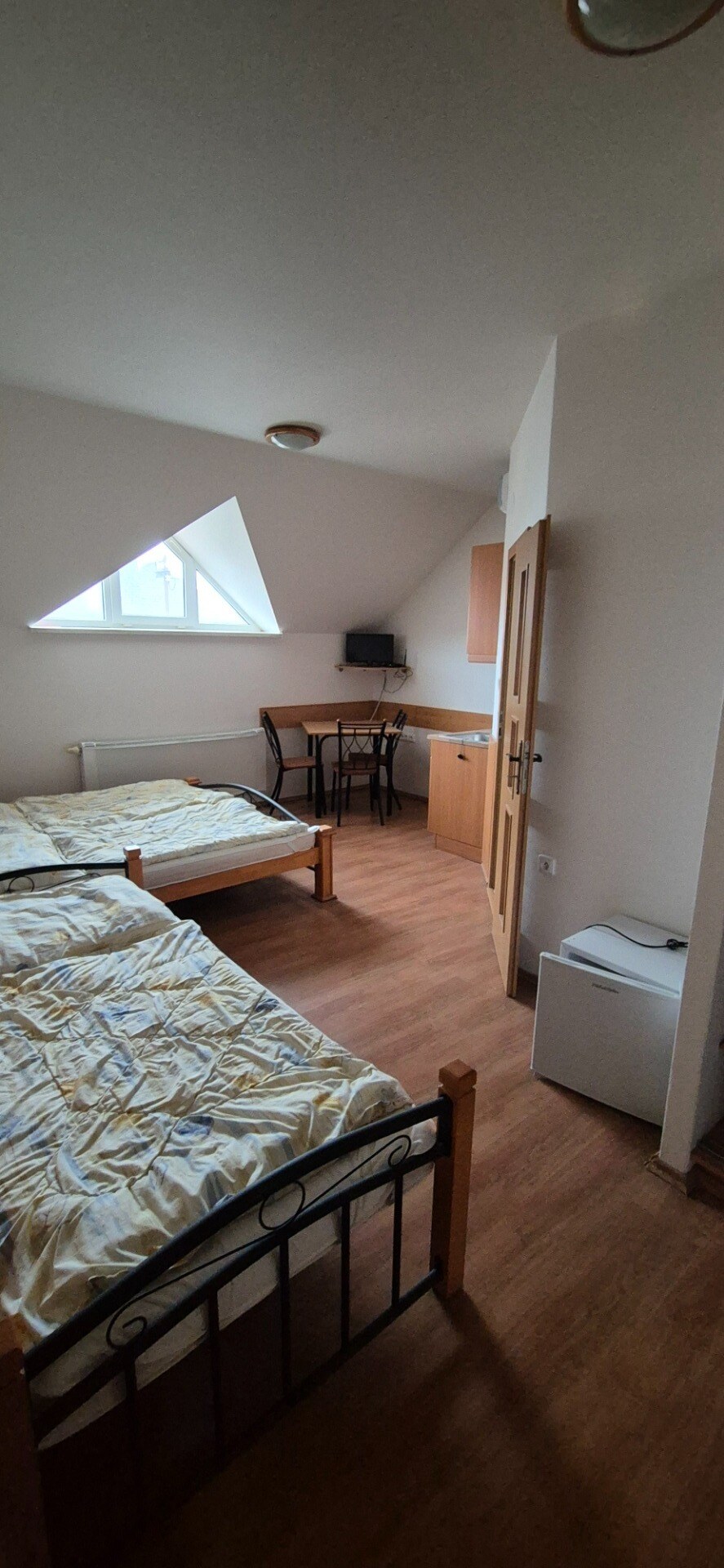 NA PREDAJ zariadený 8 izbový PENZIÓN pre 24 osôb ŠTÚROVO - Nána ***TOP — foto 13