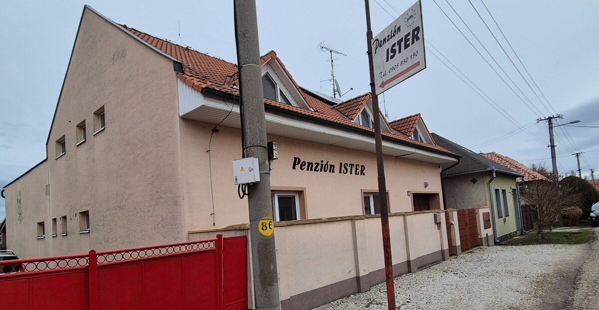 NA PREDAJ zariadený 8 izbový PENZIÓN pre 24 osôb ŠTÚROVO - Nána ***TOP — foto 19