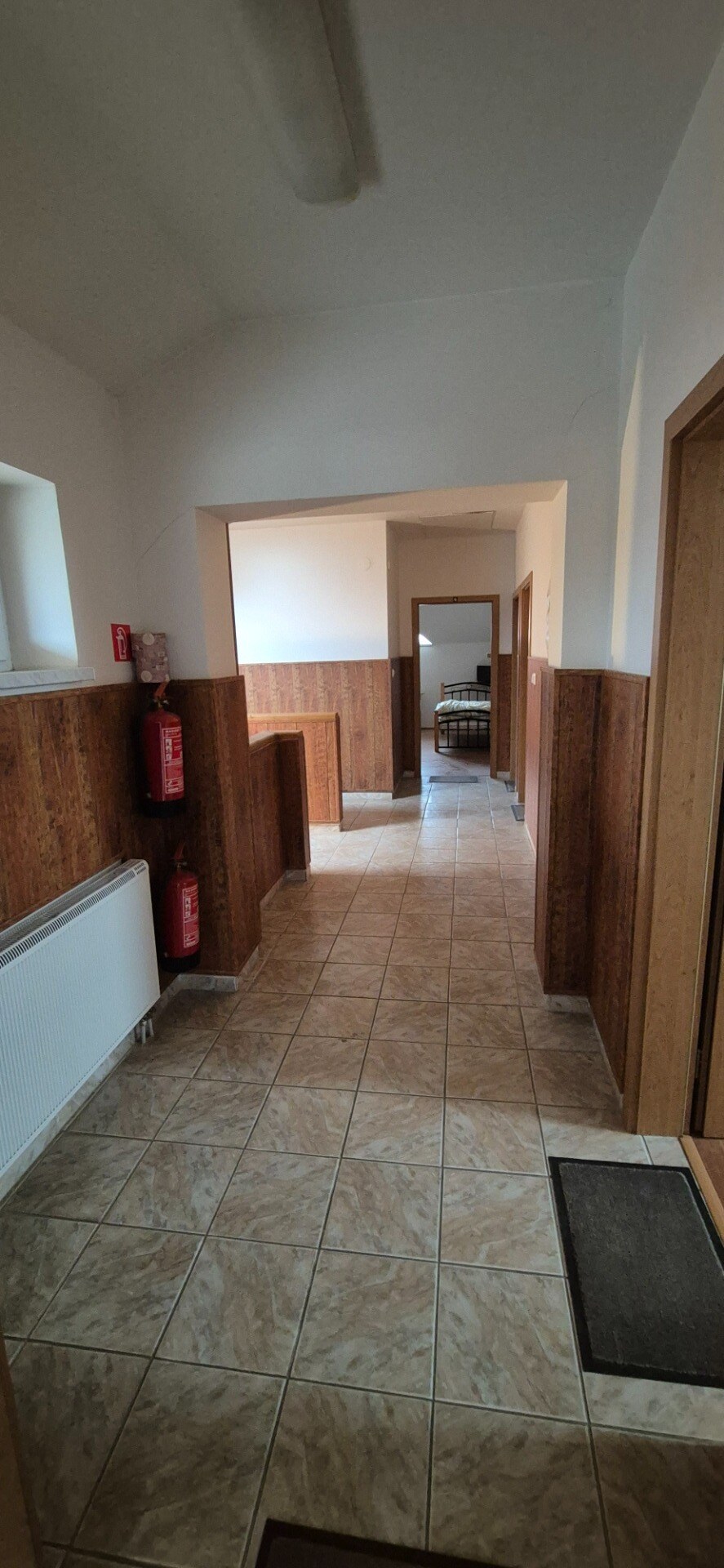 NA PREDAJ zariadený 8 izbový PENZIÓN pre 24 osôb ŠTÚROVO - Nána ***TOP — foto 7
