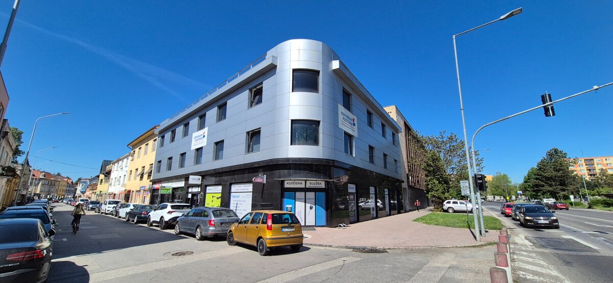 VOĽNÉ obchodné priestory na prenájom - Nové  Zámky 119 m2 — foto 2