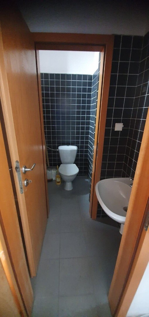 VOĽNÉ obchodné priestory na prenájom - Nové  Zámky 119 m2 — foto 8