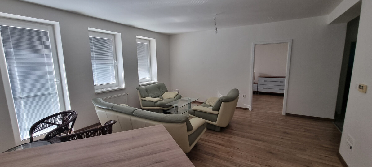 Na prenájom veľmi pekný a priestranný 3 izbový byt v Nových Zámkoch — foto 3
