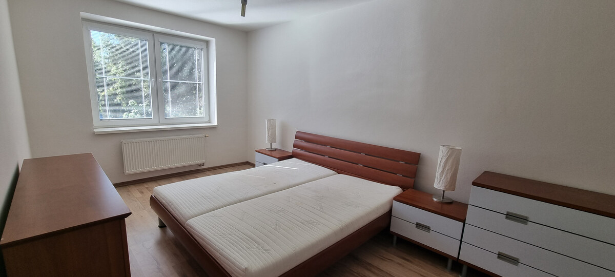 Na prenájom veľmi pekný a priestranný 3 izbový byt v Nových Zámkoch — foto 4