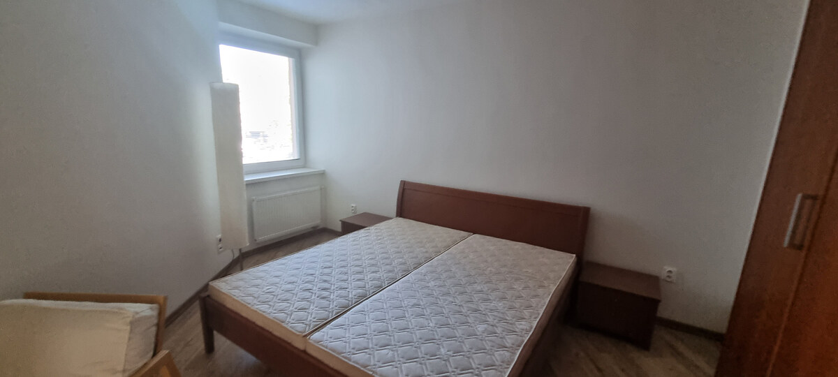 Na prenájom veľmi pekný a priestranný 3 izbový byt v Nových Zámkoch — foto 5