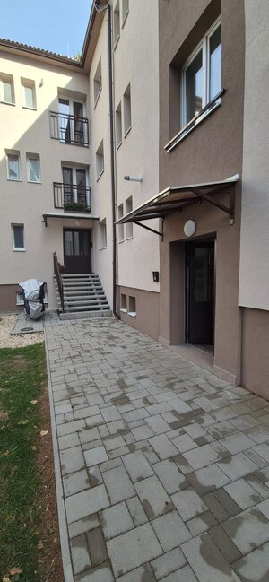Na prenájom čiastočne prerobený +zariadený byt 75m2 Nové Zámky CENTRUM — foto 7