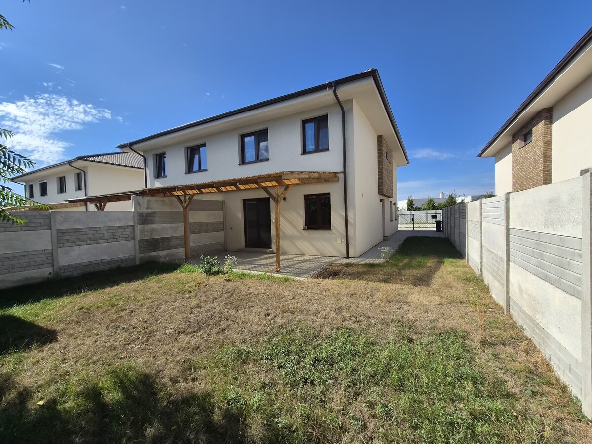 Priestranný 3 izbový byt so záhradkou a parkovaním — foto 11
