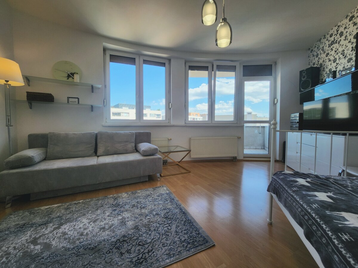 NA PRENÁJOM MODERNÝ 1 IZBOVÝ BYT - 43M2- CIKKEROVA UL. — foto 2