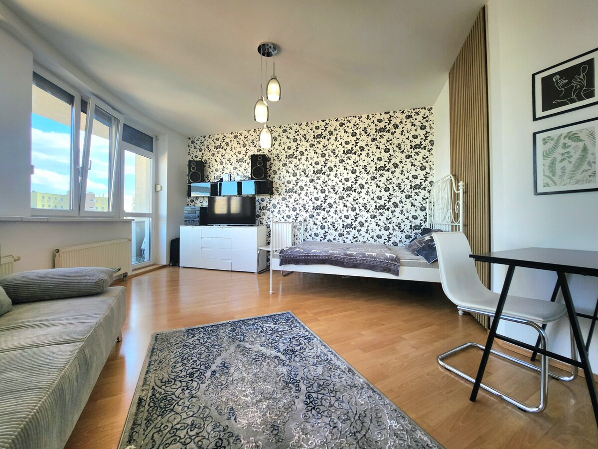 NA PRENÁJOM MODERNÝ 1 IZBOVÝ BYT - 43M2- CIKKEROVA UL. — foto 3