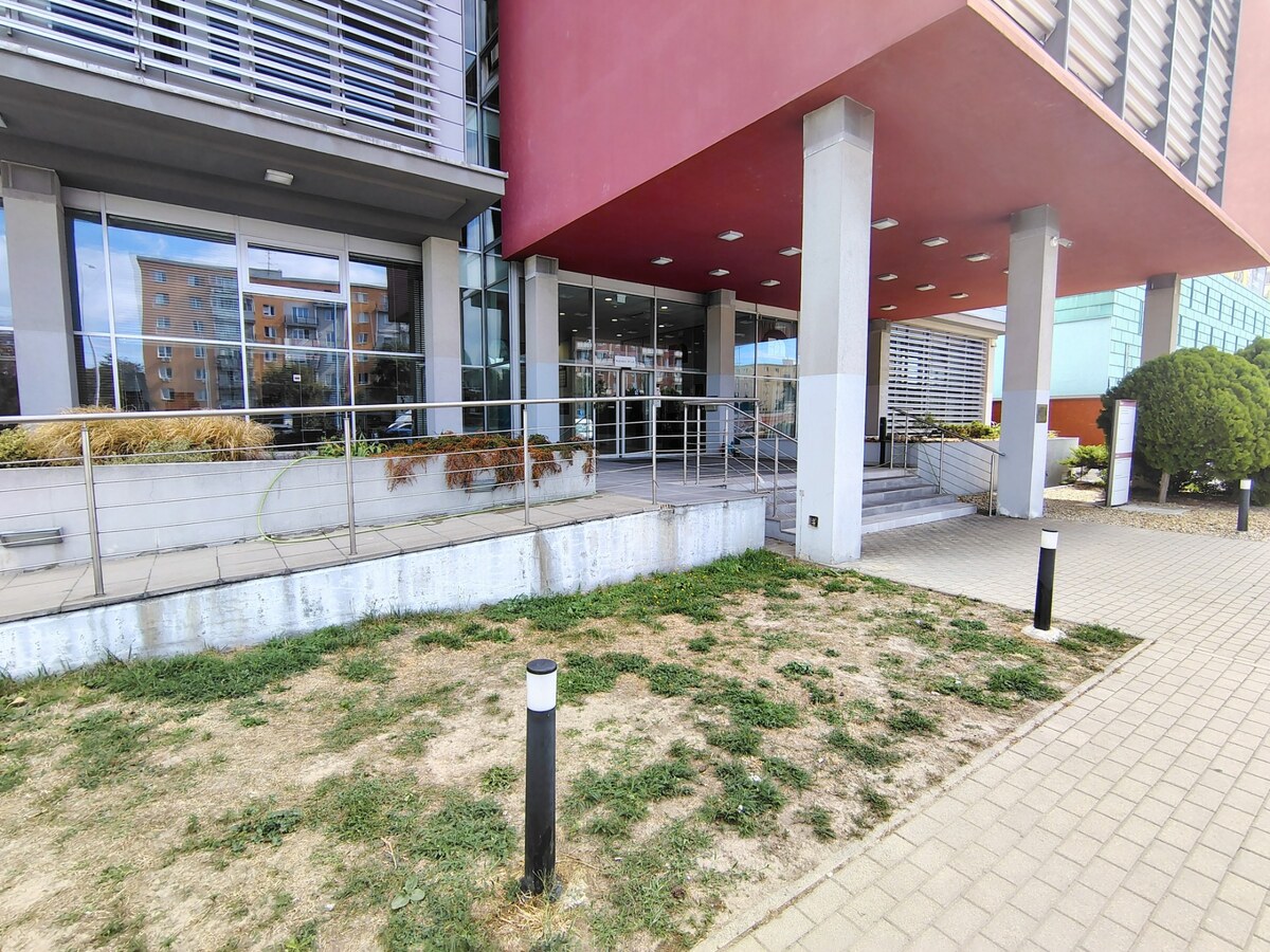 Prenájom tichej kancelárie (13 m²) s terasou na Bajkalskej – Ružinov — foto 7