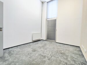 Prenájom tichej kancelárie (13 m²) s terasou na Bajkalskej – Ružinov — foto 3