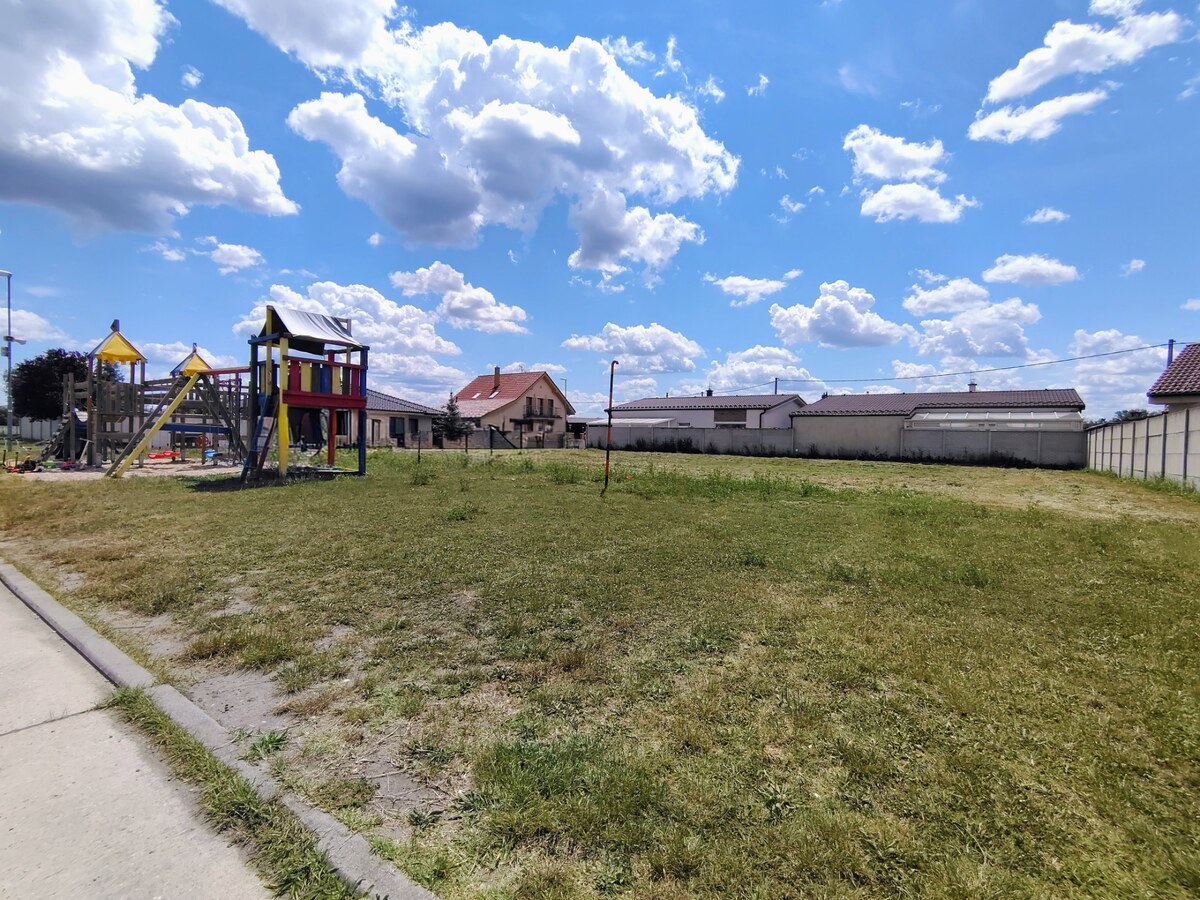 ASSENZIO - PREDAJ - STAVEBNÝ POZEMOK - 1132 m2 - KOSTOLIŠTE - MALACKY — foto 2