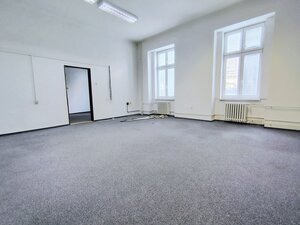 Veľkometrážna kancelária v Starom Meste — foto 2