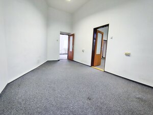 Veľkometrážna kancelária v Starom Meste — foto 8