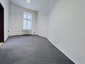 Veľkometrážna kancelária v Starom Meste — foto 9