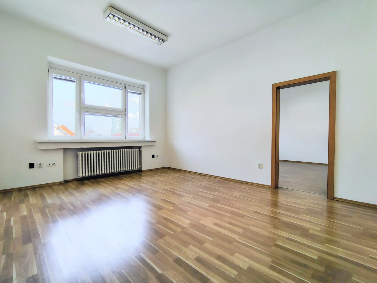Kancelárske priestory v administratívnej budove na Štefánikovej ulici — foto 2