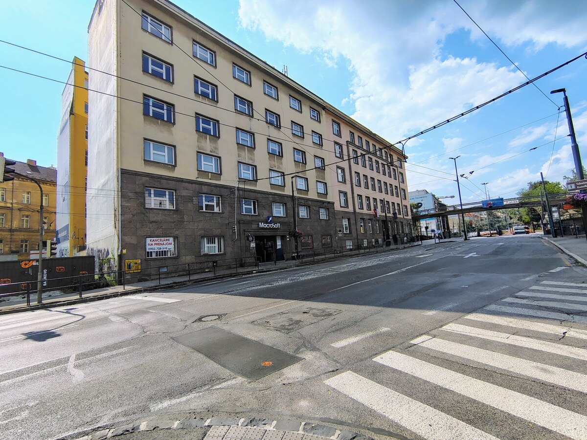 Veľkometrážny priestor s vlastnou toaletou – 103 m² — foto 12