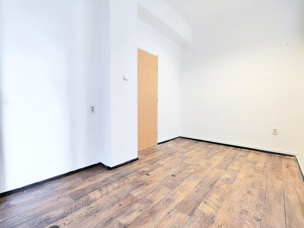 Veľkometrážny priestor s vlastnou toaletou – 103 m² — foto 4