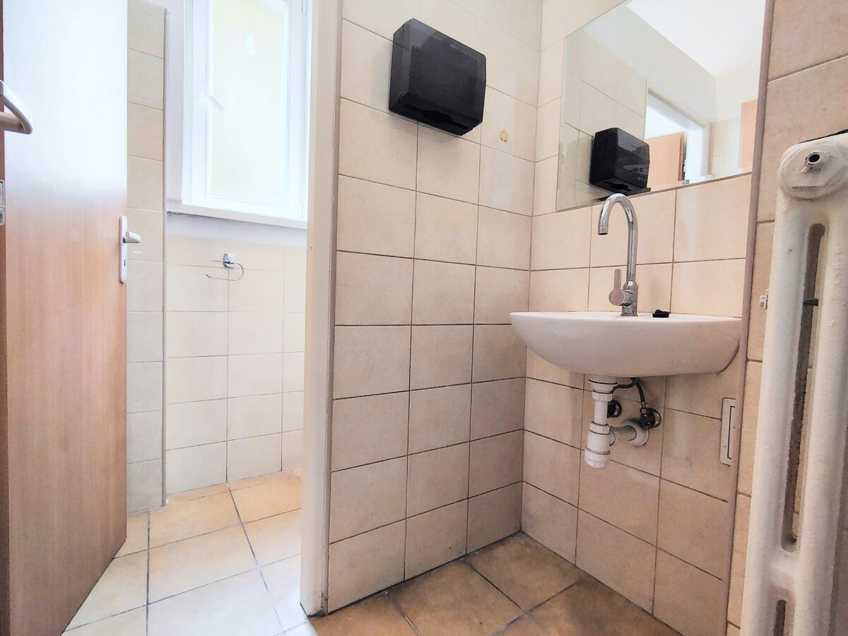 Veľkometrážny priestor s vlastnou toaletou – 103 m² — foto 9