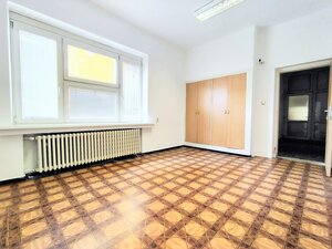 Veľkometrážny priestor s vlastnou toaletou – 103 m² — foto 1
