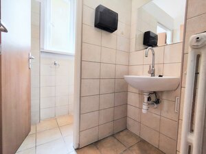 Veľkometrážny priestor s vlastnou toaletou – 103 m² — foto 9
