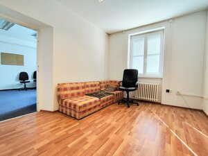 2-izbová kancelária 35,5 m² so zdieľaným zázemím – Odborárske námestie — foto 2