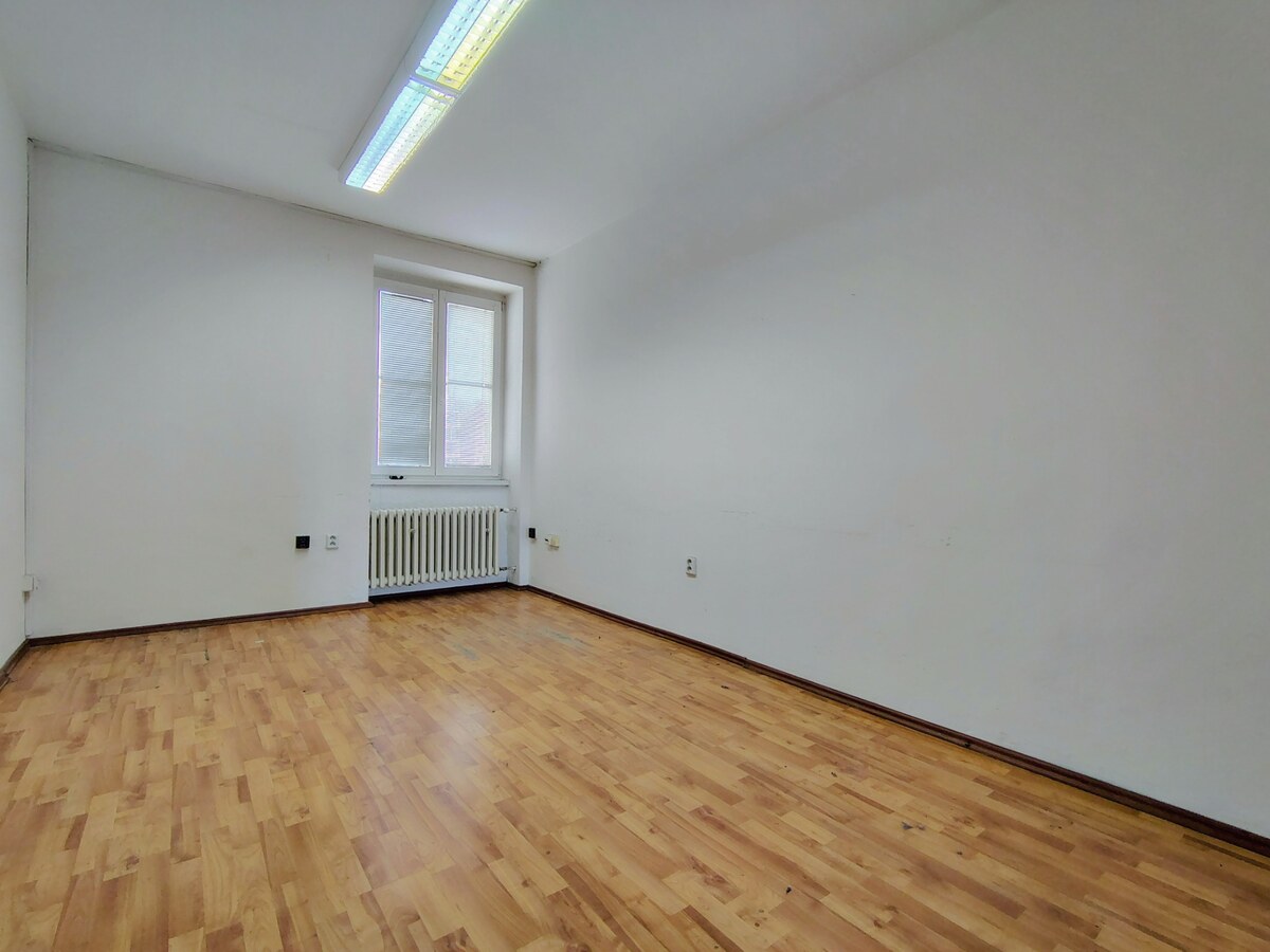 Veľkorysý administratívny priestor 260 m² - Odborárske námestie — foto 3