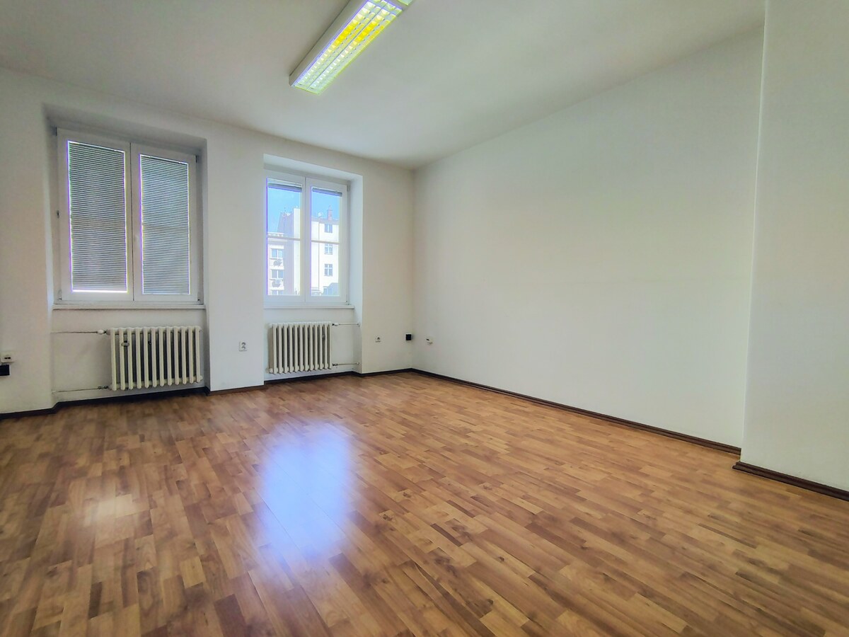 Veľkorysý administratívny priestor 260 m² - Odborárske námestie — foto 6