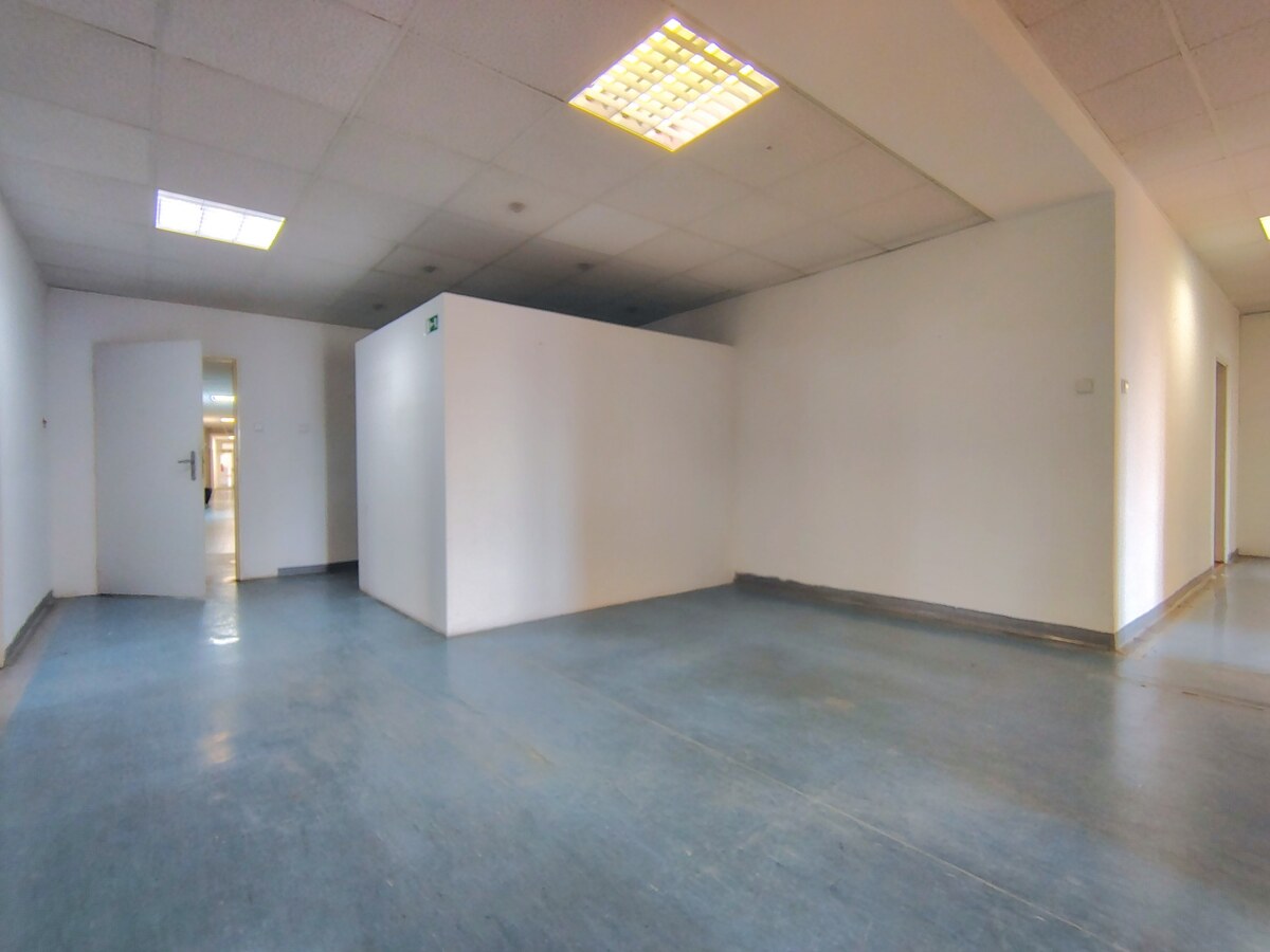 Veľkorysý administratívny priestor 260 m² - Odborárske námestie — foto 7