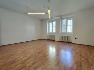 Veľkorysý administratívny priestor 260 m² - Odborárske námestie — foto 2