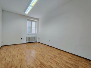 Veľkorysý administratívny priestor 260 m² - Odborárske námestie — foto 3