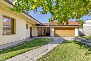 Rodinný dom s dvojgarážou a vírivkou – Podunajské Biskupice — foto 16