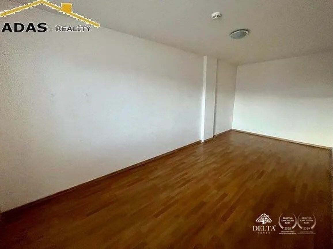 Ponúkame na dlhodobý prenájom zrekonštruované 1-izbové a 2-izbové byty v pokojnej časti Liptovského Mikuláša na ulici Revolučná. — foto 3