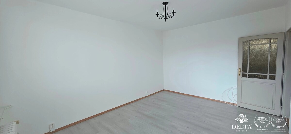 PRIESTRANNÝ 3-IZBOVÝ BYT S BALKÓNOM – STARÝ JUH, POPRAD — foto 11