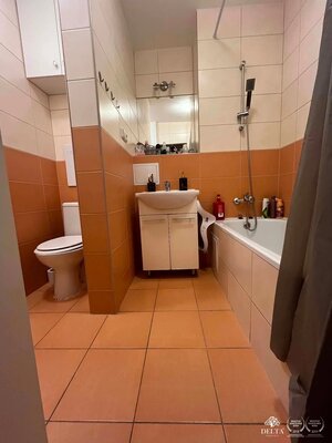 Dlhodobý prenájom: Čiastočne zariadený 2-izbový tehlový byt v centre (BD Solisko) — foto 7