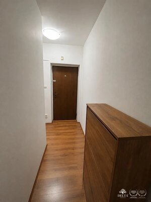 Dlhodobý prenájom: Čiastočne zariadený 2-izbový tehlový byt v centre (BD Solisko) — foto 8