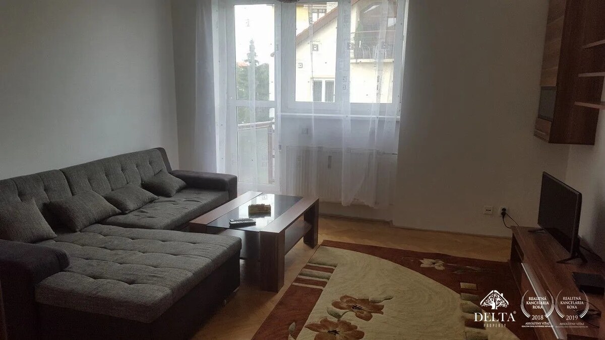 Dlhodobý prenájom: Priestranný 2-izbový tehlový byt s NOVÝM balkónom v centre –mesta Poprad — foto 11