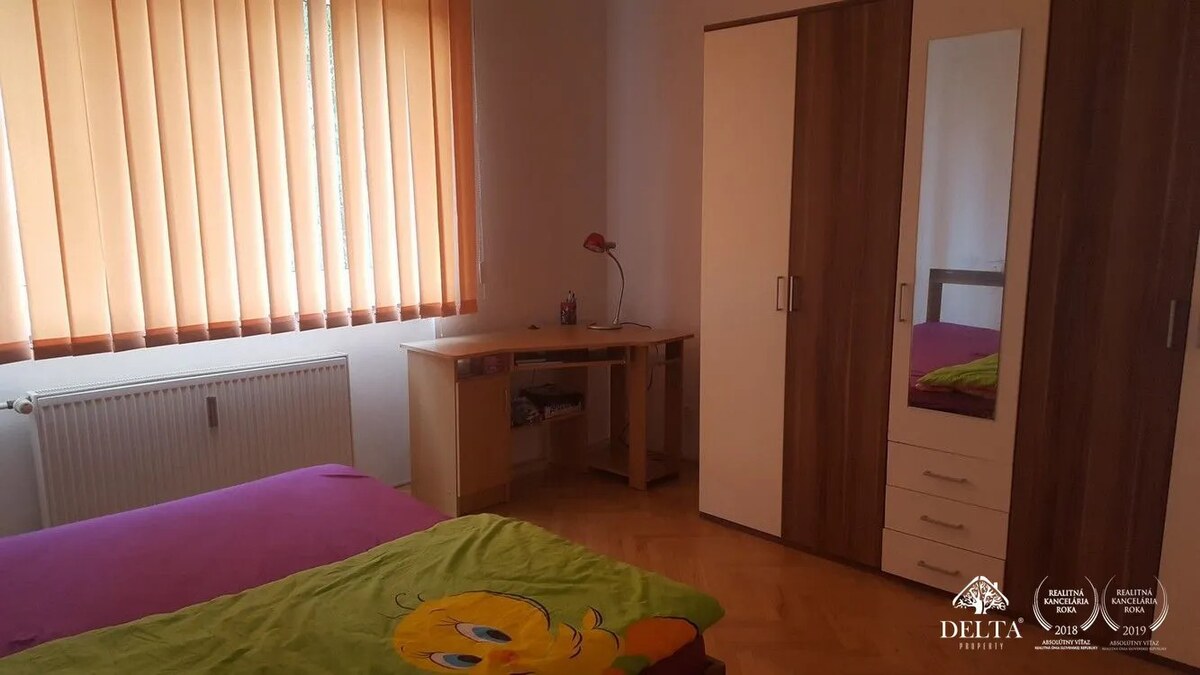 Dlhodobý prenájom: Priestranný 2-izbový tehlový byt s NOVÝM balkónom v centre –mesta Poprad — foto 6