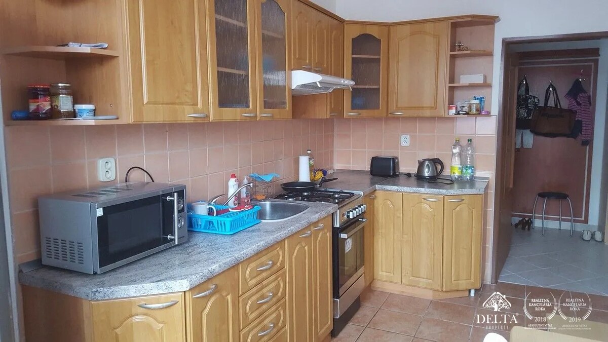 Dlhodobý prenájom: Priestranný 2-izbový tehlový byt s NOVÝM balkónom v centre –mesta Poprad — foto 8
