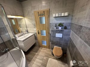 Moderný bungalov s bonusovým domom v tichej časti Ferčekoviec — foto 5