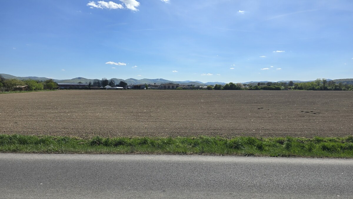 HD REALITY, predaj rozsiahly pozemok s výmerou 9 609 m² na Sliači — foto 4
