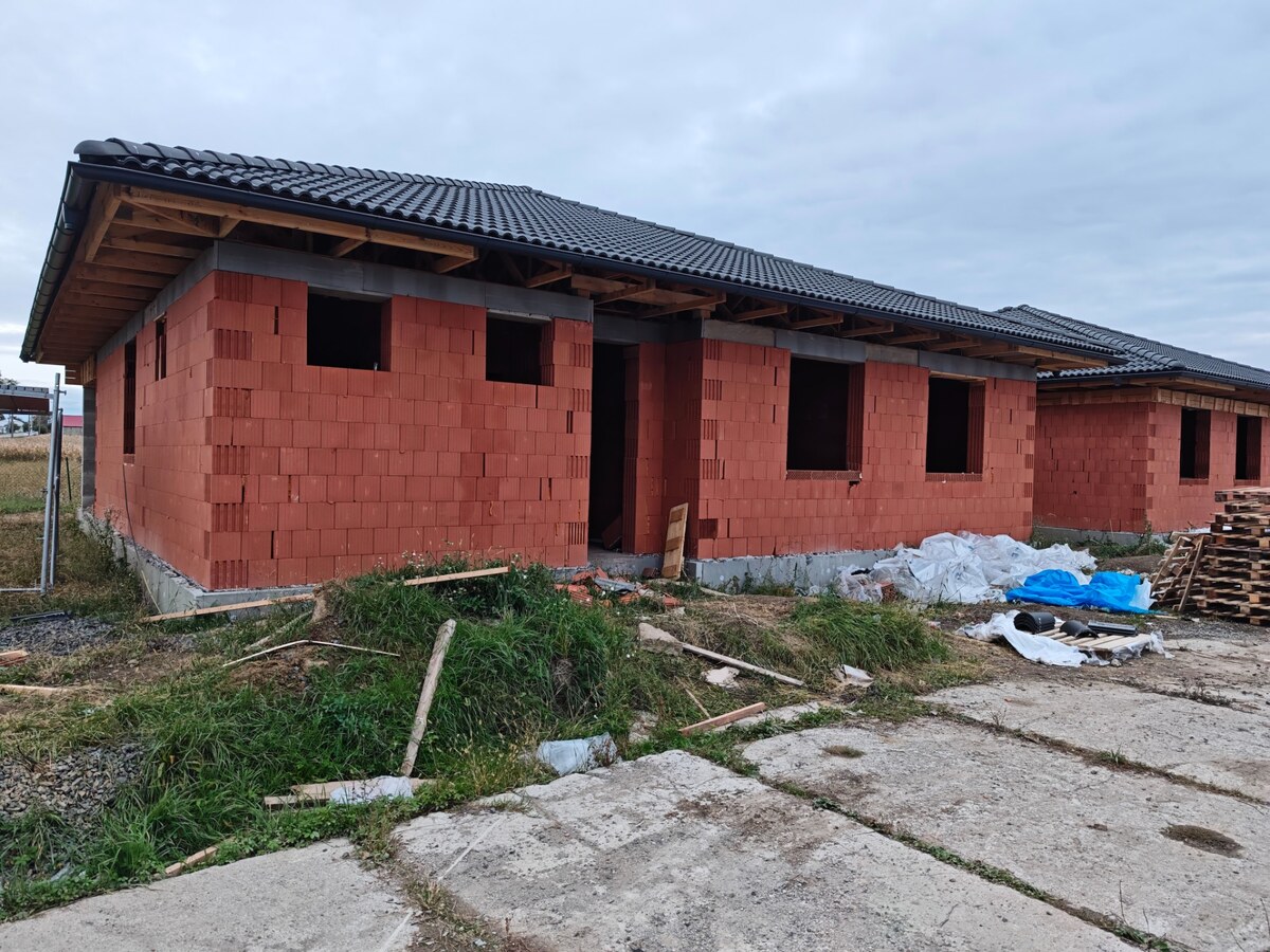 Posledný voľný bungalov na novej ulici – obec Hnojné — foto 15